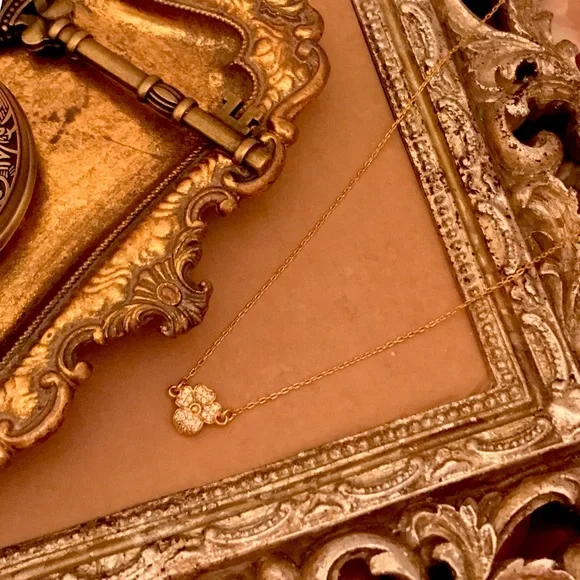 KATE SPADE • Dazzling Gold Precious Pansy Necklace - Picture 3 of 3